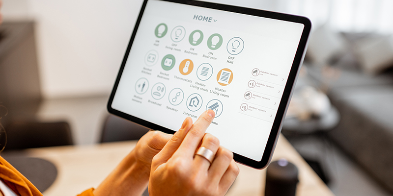 Merging Smart Home Technology with Modern Construction